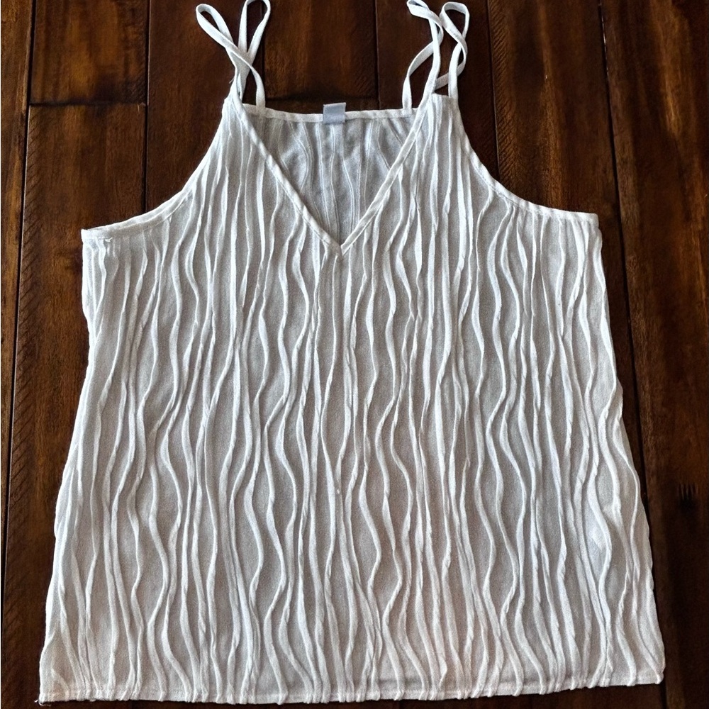 Chic White Textured Women's Tank Top